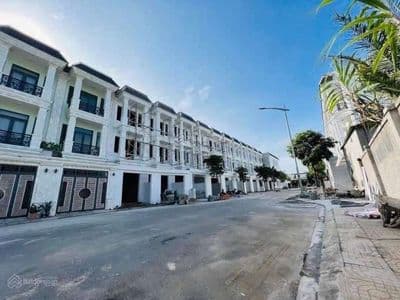 1 trệt 2 lầu Full nội thất KDC Hoàng Nam