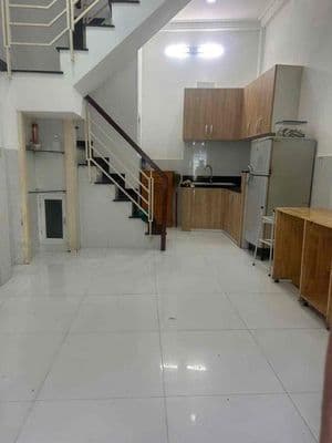 Nhà thuê 737/ hẻm 3m lạc long quân 7,5 triệu