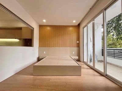 Căn hộ siêu xinh với ban công riêng cực thoáng mát