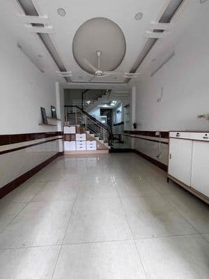 Nhà đẹp 3lầu đường oto gần làng tăng phú - lê văn việt q9