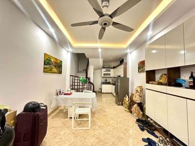 Giảm 1 tỷ! Hoàng Mai ngõ 3 gác tránh, Gần ô tô, Dân xây, Sổ đỏ 47m2x5T