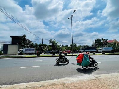 Bán nhà mặt tiền nguyễn văn linh ( gần nhà máy bia )