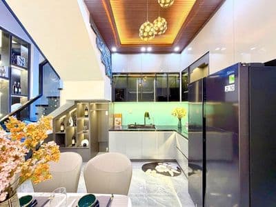 Nhà đẹp 3 tầng mặt tiền 5m5 gần trần cao vân