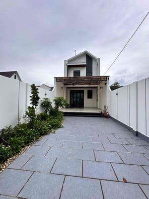 Nhà Lầu còn mới 95% tặng nội thất ,đường xe ô tô 7c, vị trí Mỹ Tho