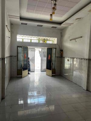 Cho thuê nhà hẻm NVQ. 4.2 x 15m. lửng. 2pn. 2wc. giá 7 triệu