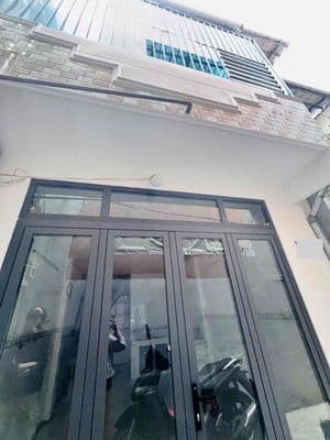 3.5 6.5m, gần trường nguyễn trung trực gv, 2 tầng, nở hậu 3.05t