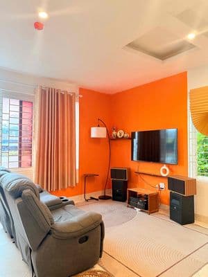 Cho Thuê Phòng 100m2 ban công thoáng , cửa sổ pano, bồn tắm, xem phim