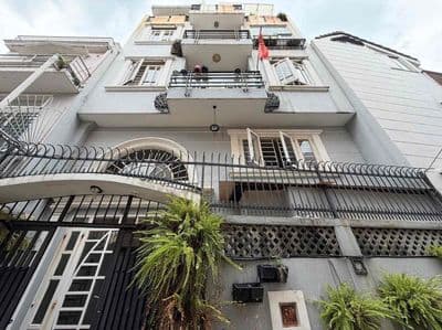 bán nha93/ hht 56m 5lầu hem xehoi 10ty200tr