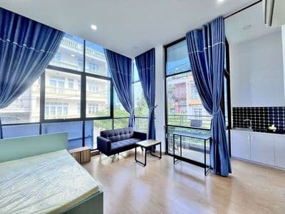 Căn hộ mới xây, full nội thất, ban công view đẹp, thang máy