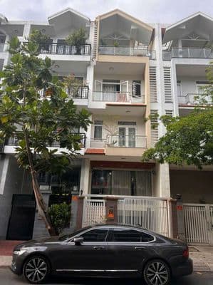 Cần bán nhà phố 4 tầng có thang máy và hđ thuê kdc him lam, giá đầu tư