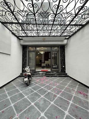 BÁN NHÀ PHỐ LONG BIÊN( ô tô vào nhà). S:90m.4 tầng. mt:5m.giá 15.5 tỷ