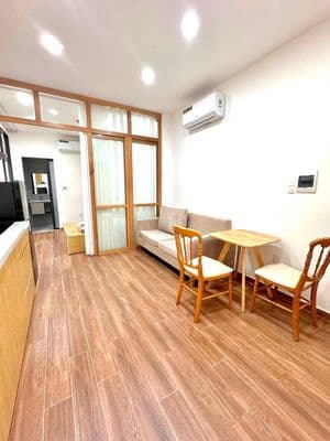 Cho thuê căn hộ 1PN Trưng Nữ Vương, có thang máy, dọn phòng