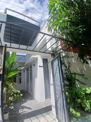 Cho thuê nhà sân vườn mặt tiền Nguyễn Đình, 1PN, full nội thất