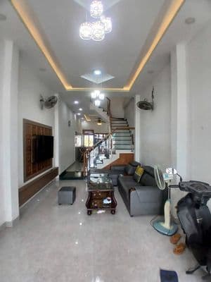 Cho thuê nhà 3 tầng mặt tiền Ngô Quyền, gần VinCom, Đà Nẵng