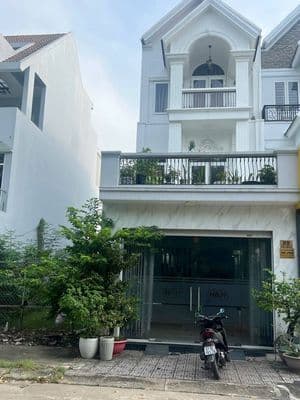 Bán nhà 2 lầu khu trung tâm hành chính Dĩ An, 110m2, 9.x tỷ