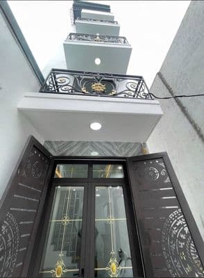 Bán nhà 5 tầng Đông Dư, 32m2, 5.6 tỷ