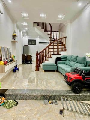 Nhà dân xây 5 tầng 45m2, 6PN, view Times city, 9.x tỷ