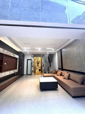 Nhà xây mới 6 tầng thang máy Phố Trạm, gần công viên