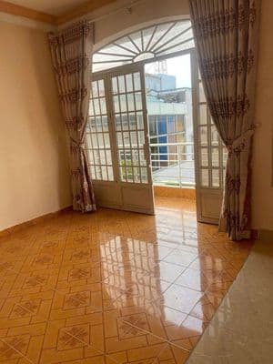 Cho thuê nguyên lầu 2 p26 bình thạnh 5,5tr/tháng
