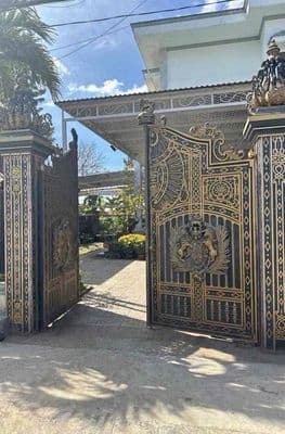 Nhà BIỆT THỰ, 2 mặt tiền, full nội thất gỗ hương cao cấp
