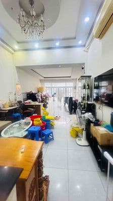 Bán nhà 1 trệt 1 lầu có gara oto sát mầm non phú hữu giá 5,5 tỷ
