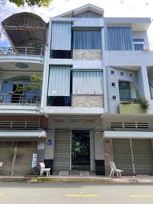 Bán nhà 1 trệt 1 lững 2 lầu ngay công viên (Bình Khánh