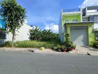 Gần vòng xoay 5 con rồng dt 90m2 SHR full thổ.