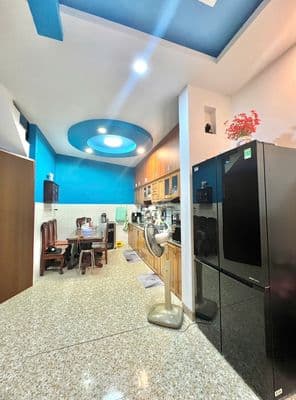 Bán nhà 3 tầng tặng nội thất cao cấp hẻm oto ngay Lê Văn Thịnh Quận 2