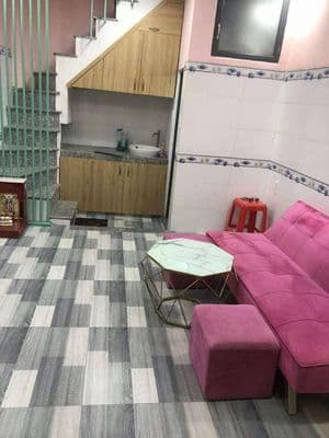 nhà sạch sẻ 2 lầu 2 phòng ngủ 2vs nhà còn đẹp