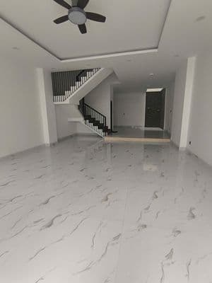 Cho thuê nhà đường lam sơn p2, dt 6x21, 3 tầng 4p, khu sân bay