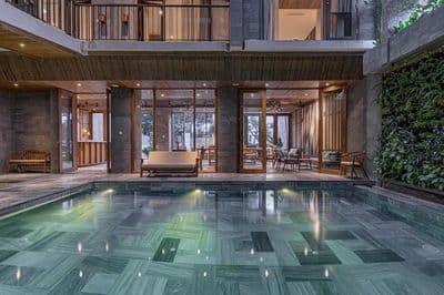 Boutique biển mỹ khê - 5 tầng 17 căn có hồ bơi - giá 220tr/th