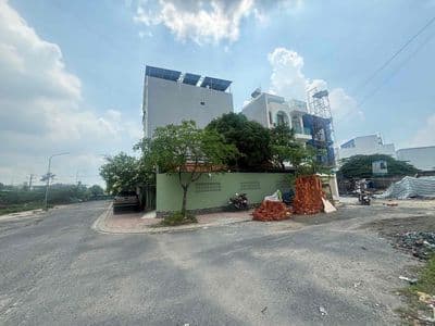 NHÀ CỰC ĐẸP, mới xây, có chỗ đậu xe hơi, nội thất đầy đủ