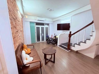202 cho thuê căn hộ 2phòng ngủ đẹp – bàn giao từ 01/08