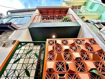 Nhà 2 mặt hẻm Hậu Giang, 40m2, 3 PN ,ngay phố ẩm thực, nội thất đẹp