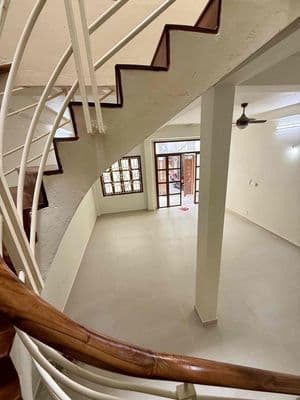 Nhà có sân, thiết kế đẹp, hẻm xe hơi tại 27 nguyễn bỉnh khiêm quận 1