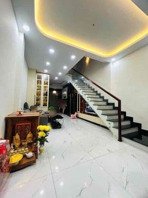 Nhà full nội thất ngay vinhomes q9 - 2lầu 4pn đường oto