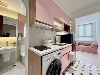 Studio thang máy tone hồng siêu xinh cho các bạn nữ ngay giữ iuh,vlu