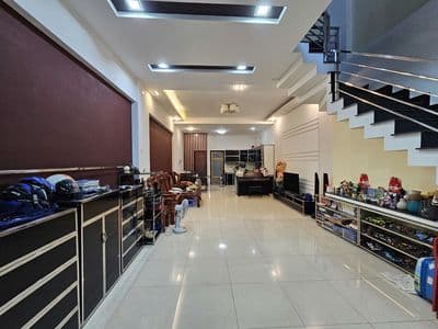 Bán Nhà 2,5 Tầng, Xây Dựng Kiên Cố, Móng 3 Tầng, Có Thép Để Nâng Tầng