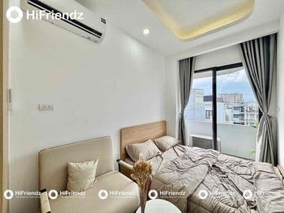 Phòng mới xây bancol full nội thất ngay công viên Làng Hoa