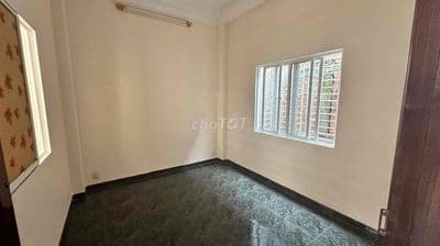 Nhà cho thuê Q.10! Dt 5*12 nhà 2 lầu và sân thượng! Gồm pn và 3 tollet