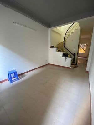 Cho thuê nhà nguyên căn phố Nguyên Hồng - gần công viên hồ Thành Công