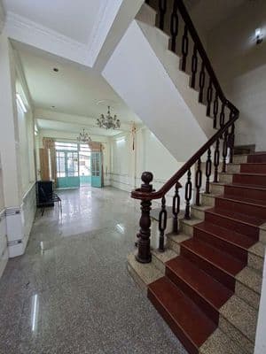 Nhà tên lửa giá rẻ 5x20m 4 tầng ở hay vp