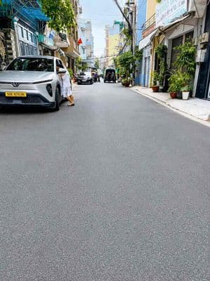 Nhà ngon Lê Thúc Hoạch - 81m2 - HXH - 2 tầng giá 9 tỷ thương lượng