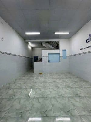 Nhà cho thuê 4 x 19 1p kín + 1 p hở 7 tri