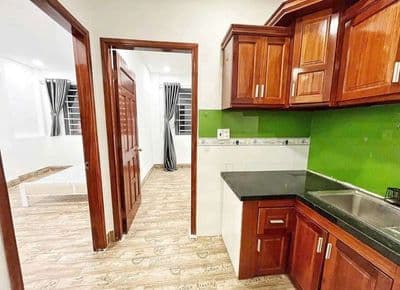 Căn hộ có tháng máy, 2PN kín, Full nội thất gần CV Làng Hoa
