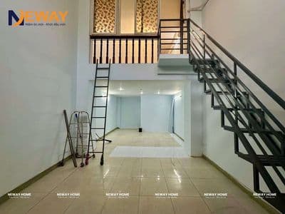 Mặt bằng cực rộng + mặt tiền đối điện đh công thương - có phòng ở lại