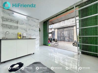 Trống Lại Kiot vừa ở vừa kinh doanh ngay đầu hẻm xe hơi