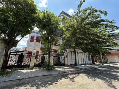 Biệt Thự MT Khu Tên Lửa P.Tân Tạo dt 200m2 nhà 3 tấm giá 18 tỷ