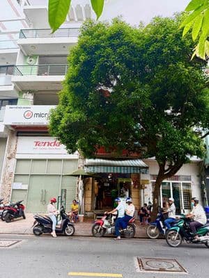 Bán nhà quận 11- mặt tiền đường bình thới- lề 4m