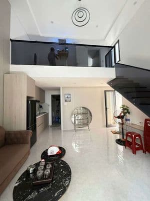 Nhà đẹp sát cd thương mại